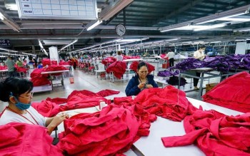 Doanh nghiệp xuất khẩu căng mình giữ đà tăng trưởng