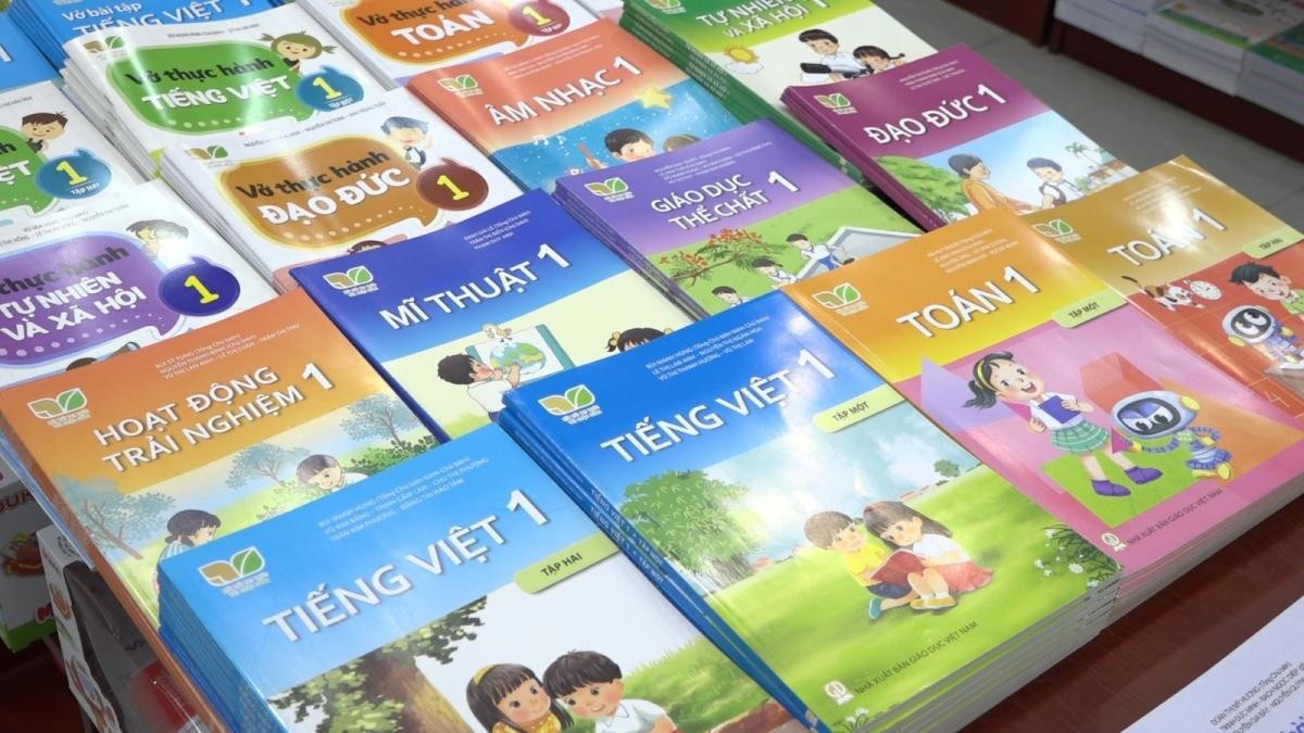 Dự kiến miễn phí sách giáo khoa trên phạm vi cả nước từ năm học 2029 - 2030