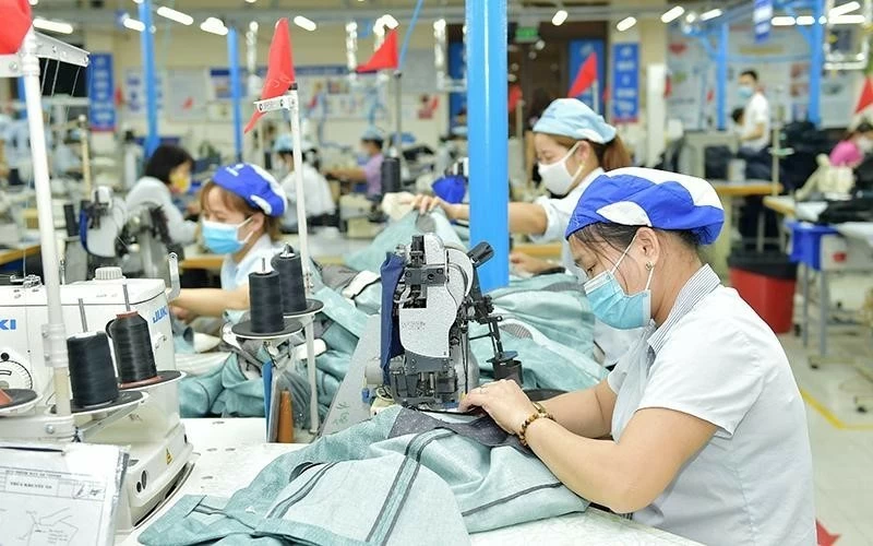 ILO: Lương tối thiểu giúp bảo vệ người lao động nhưng còn khoảng trống thực thi Vẫn tồn tại chênh lệch mức lương giữa các nhóm lao động và khu vực