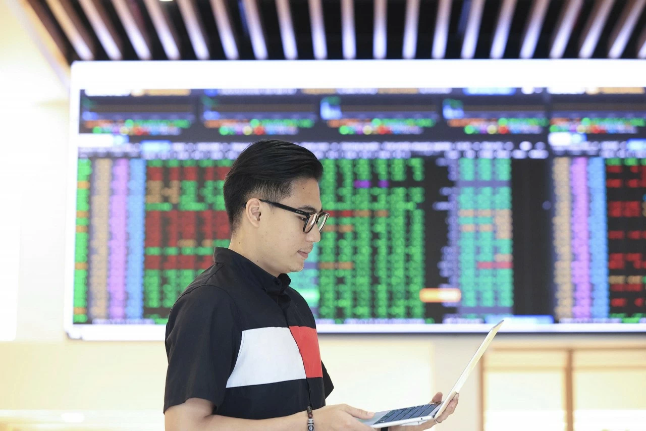 Chứng khoán ngày 1/4: VN-Index lấy lại mốc 1.700 điểm, củng cố đà hồi phục Chứng khoán ngày 1/4: VN-Index lấy lại mốc 1.700 điểm, củng cố đà hồi phục