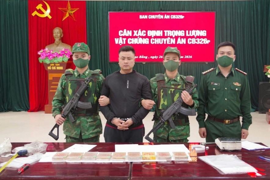 Khởi tố đối tượng vận chuyển trái phép 9 bánh heroin qua biên giới