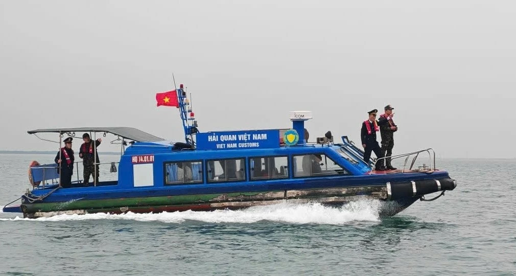 Quảng Ninh siết chặt chống buôn lậu, gian lận thương mại trong kinh doanh xăng dầu Quảng Ninh siết chặt chống buôn lậu, gian lận thương mại trong kinh doanh xăng dầu