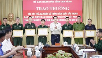Cao Bằng: Trao thưởng lực lượng triệt phá đường dây ma túy, hải quan phối hợp lập công