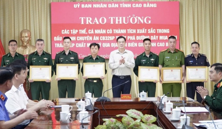 Cao Bằng: Trao thưởng lực lượng triệt phá đường dây ma túy, hải quan phối hợp lập công Cao Bằng: Trao thưởng lực lượng triệt phá đường dây ma túy, hải quan phối hợp lập công