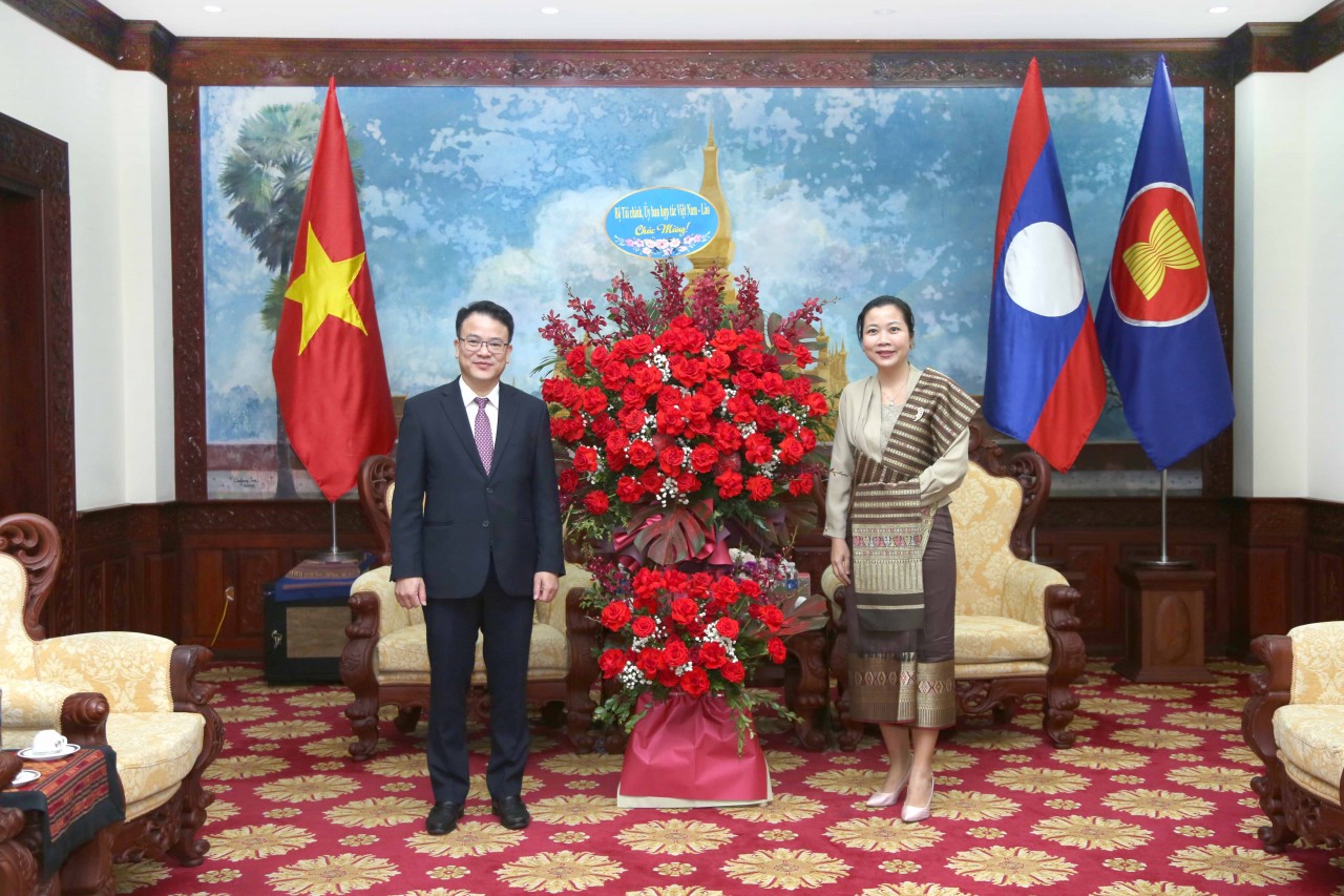 Thứ trưởng Bộ Tài chính Trần Quốc Phương chúc Tết cổ truyền Bunpimay Lào năm Phật lịch 2569