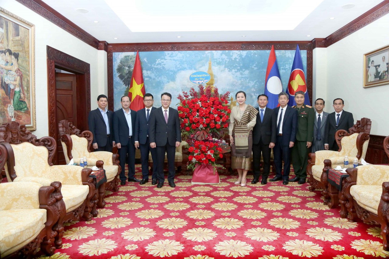 Thứ trưởng Bộ Tài chính Trần Quốc Phương chúc Tết cổ truyền Bunpimay Lào năm Phật lịch 2569