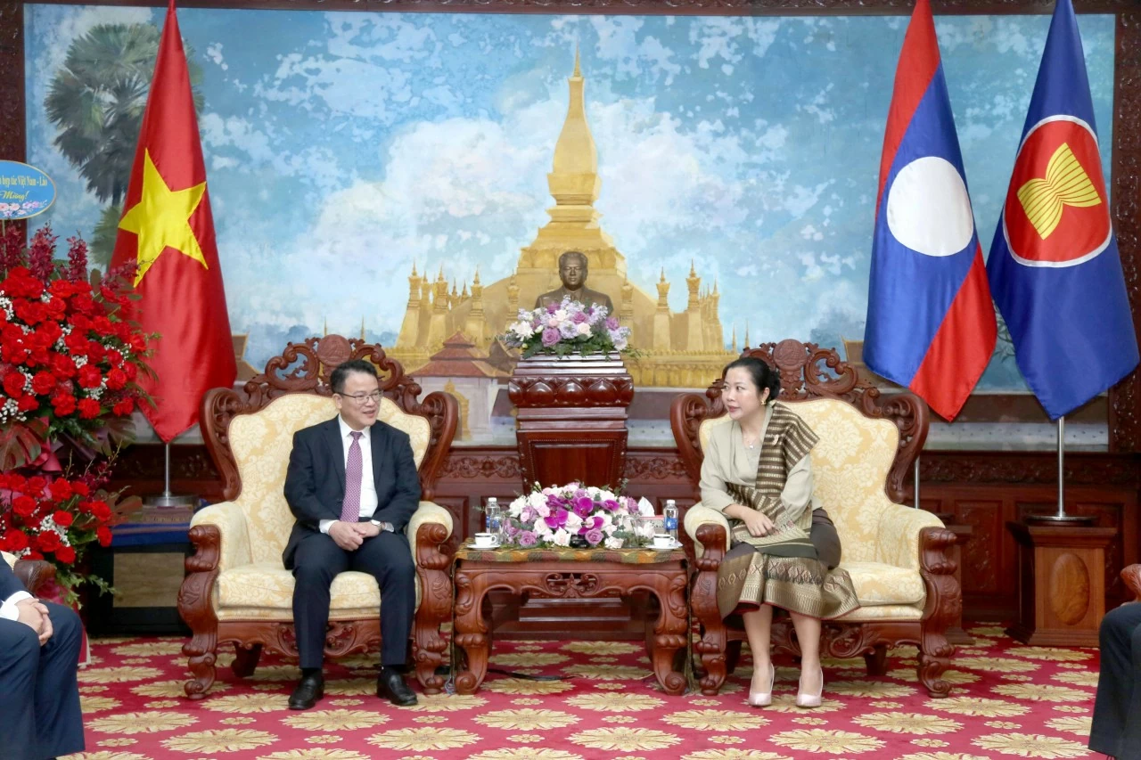 Thứ trưởng Bộ Tài chính Trần Quốc Phương chúc Tết cổ truyền Bunpimay Lào năm Phật lịch 2569