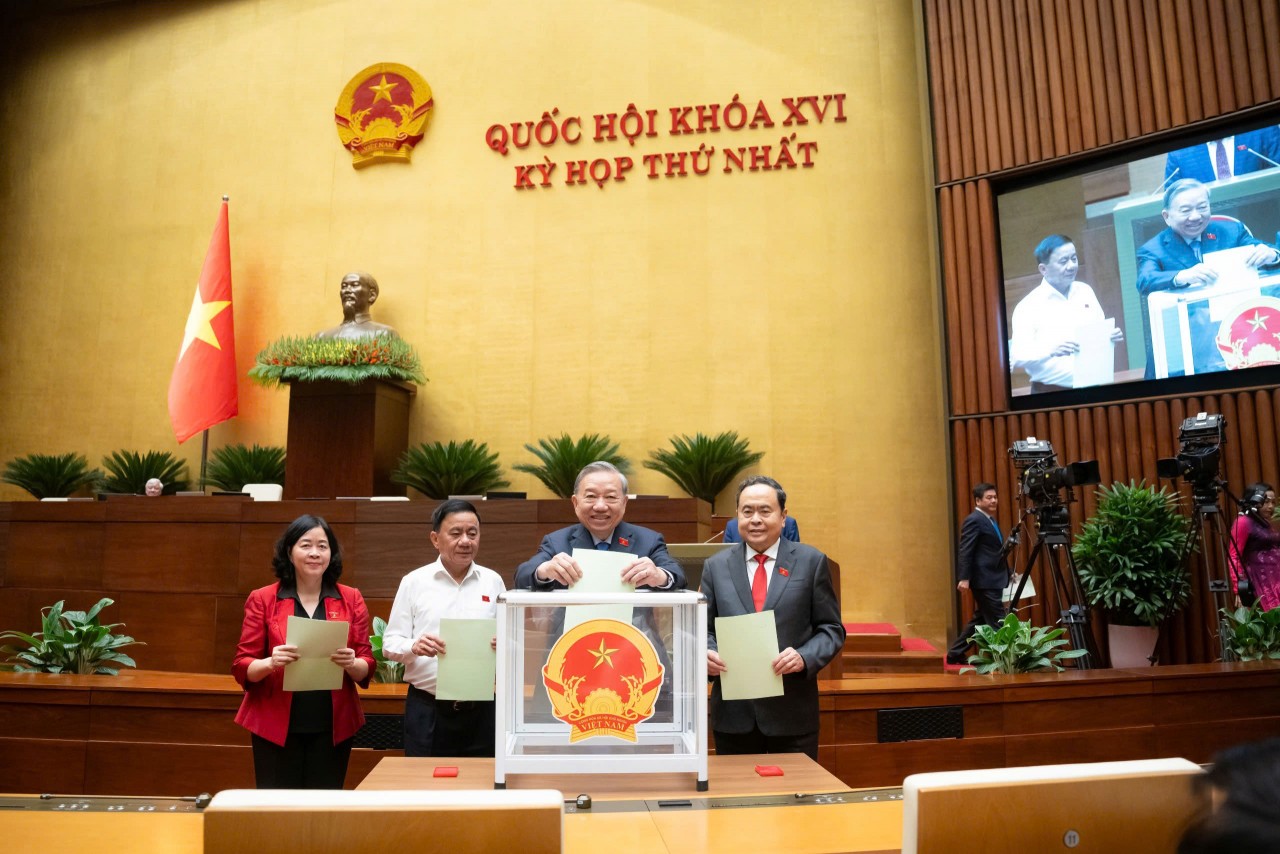 Quốc hội bầu 6 Phó Chủ tịch Quốc hội và các Uỷ viên Uỷ ban Thường vụ Quốc hội