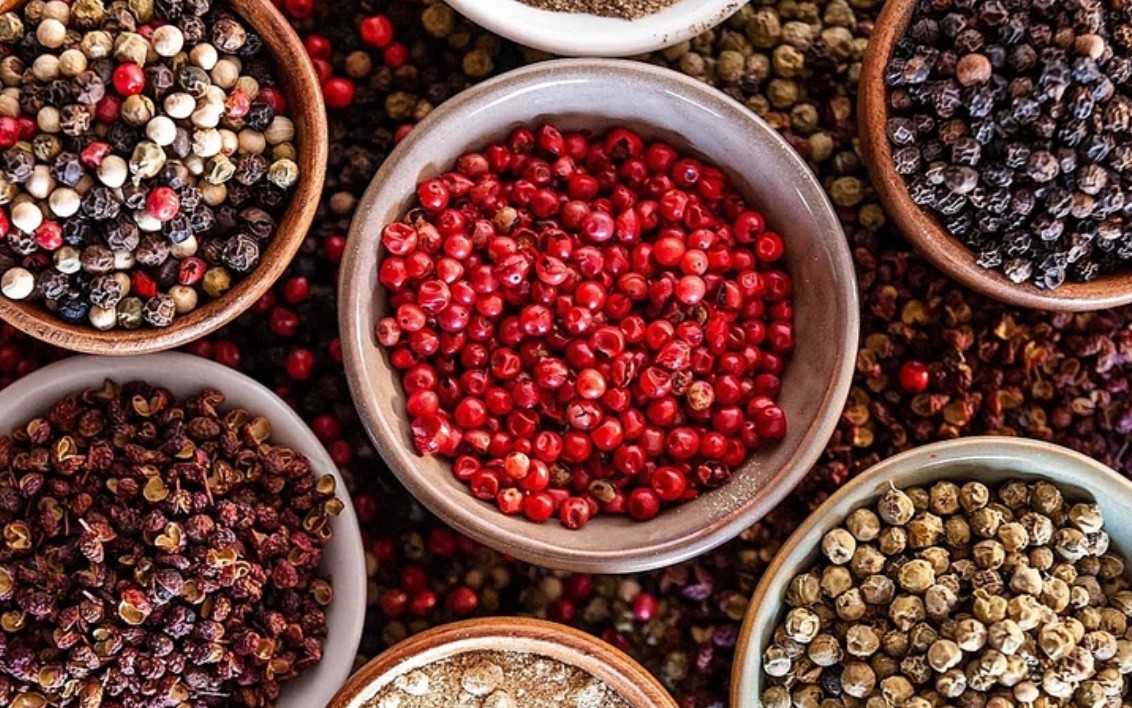 Ngày 7/4: Giá tiêu xuất khẩu quý I tăng hơn 30%, cà phê đi ngang