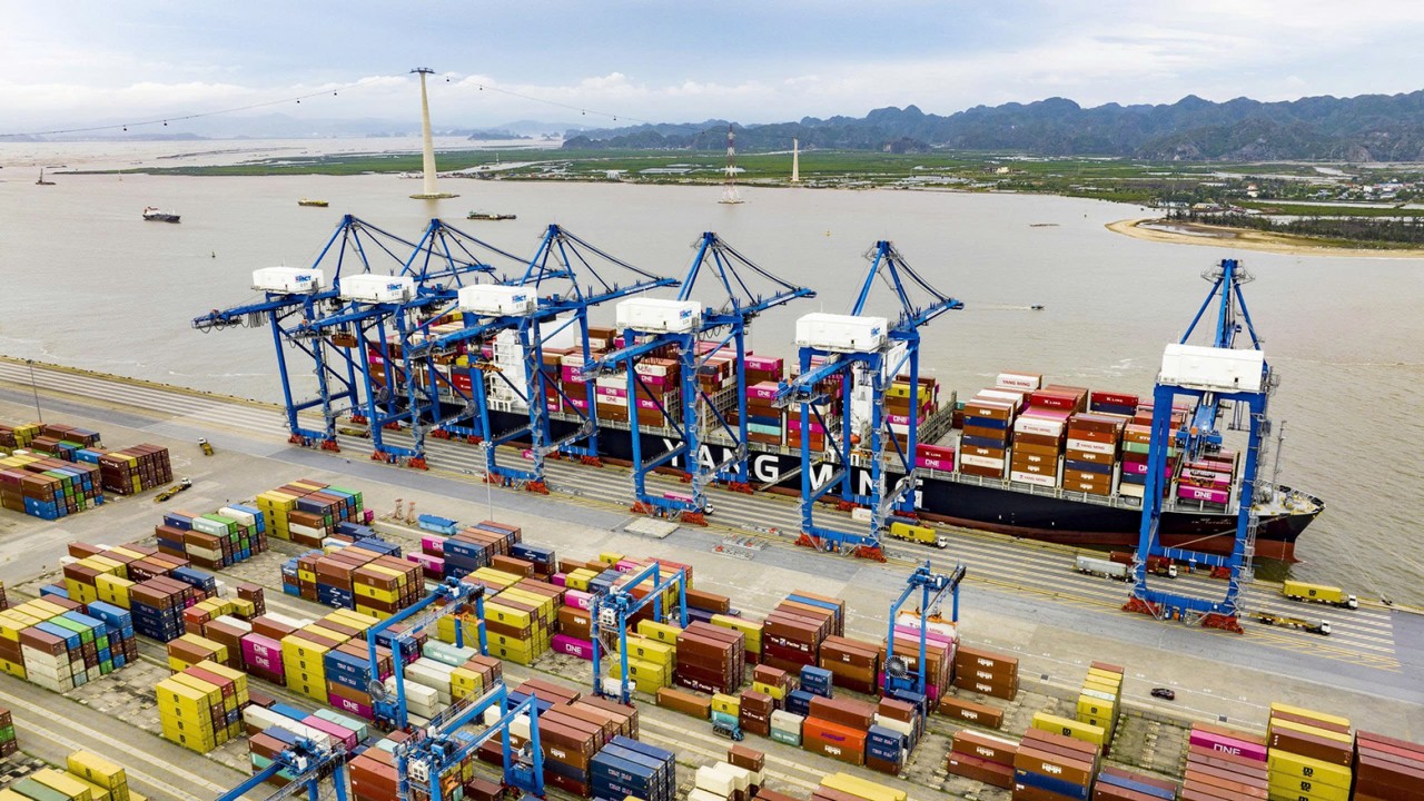 Miễn nhiều khoản phí, lệ phí hỗ trợ doanh nghiệp vận tải, giúp ổn định kinh tế Miễn nhiều khoản phí giao thông vận tải hỗ trợ doanh nghiệp, thúc đẩy tăng trưởng