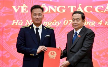 Công bố Nghị quyết của Quốc hội về bầu Tổng Kiểm toán nhà nước với đồng chí Nguyễn Hữu Nghĩa