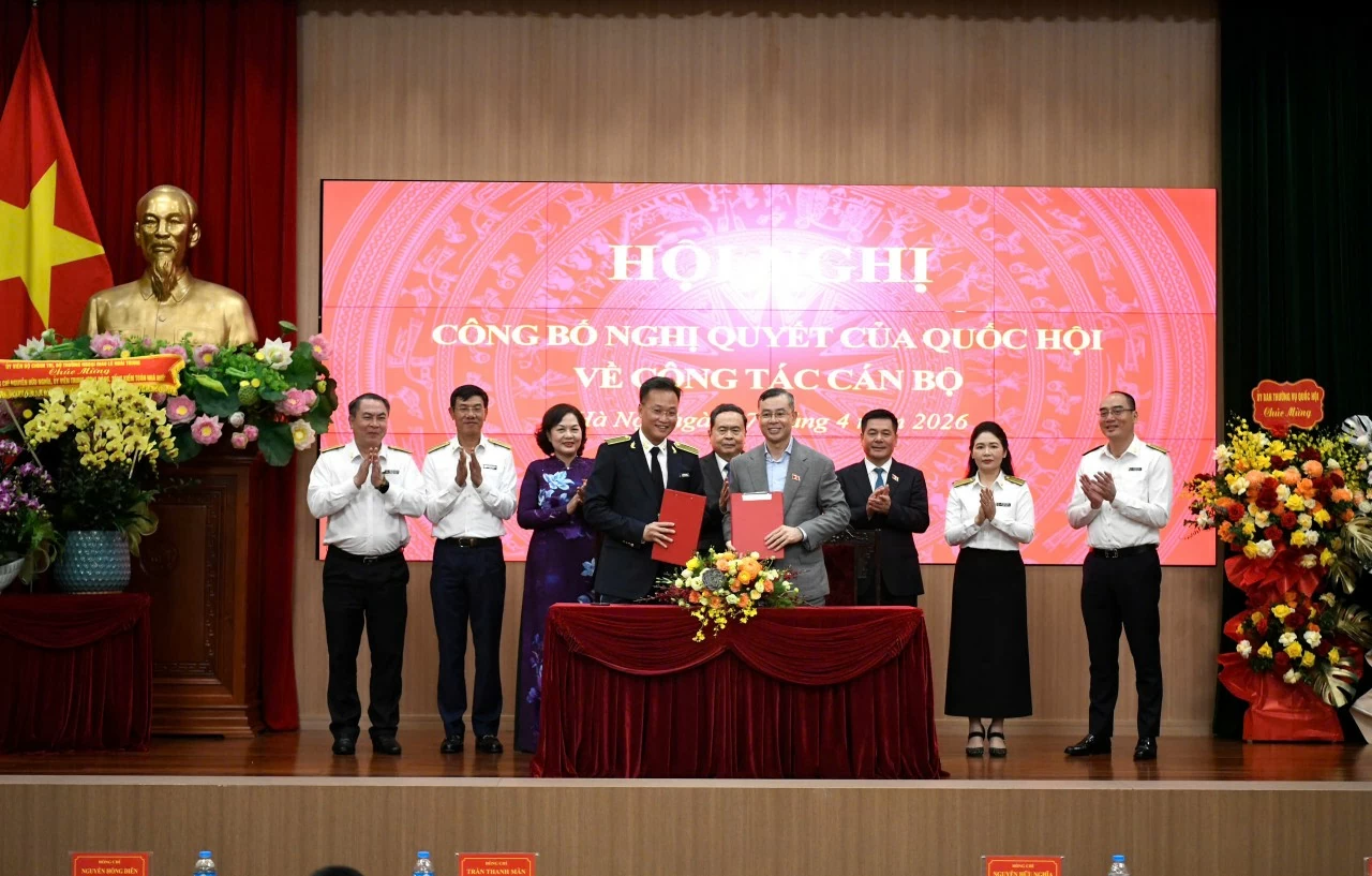Công bố Nghị quyết của Quốc hội về bầu Tổng Kiểm toán nhà nước với đồng chí Nguyễn Hữu Nghĩa