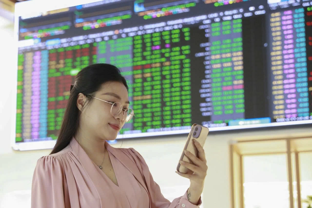 Chứng khoán Việt Nam được FTSE Russell nâng hạng: Mở “cánh cửa lớn” đón dòng vốn tỷ USD Chứng khoán Việt Nam được FTSE Russell nâng hạng: Mở “cánh cửa lớn” đón dòng vốn tỷ USD