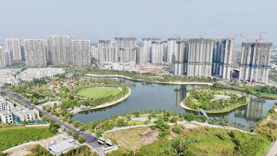“Cuộc đua ngầm” giữa vốn nội và vốn ngoại trên thị trường địa ốc “Cuộc đua ngầm” giữa vốn nội và vốn ngoại trên thị trường địa ốc