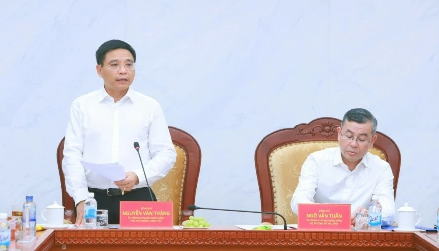 Bộ trưởng Ngô Văn Tuấn nhận bàn giao nhiệm vụ: Vinh dự lớn lao, trách nhiệm nặng nề