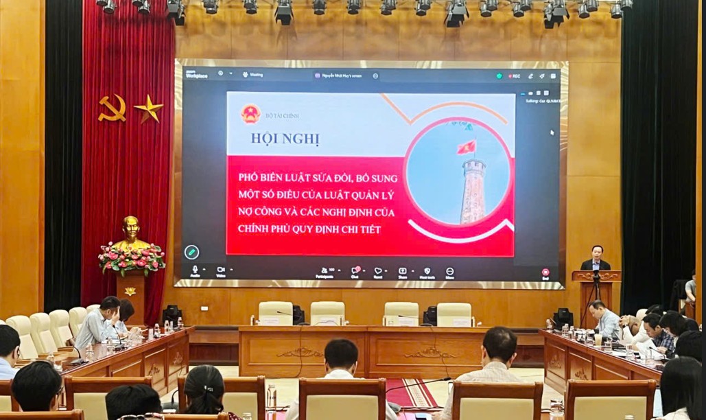 Bộ Tài chính phổ biến những quy định mới về quản lý nợ công