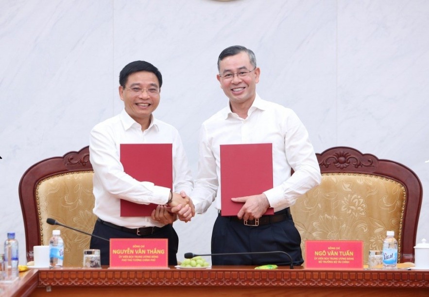 Bộ trưởng Ngô Văn Tuấn nhận bàn giao nhiệm vụ: Vinh dự lớn lao, trách nhiệm nặng nề