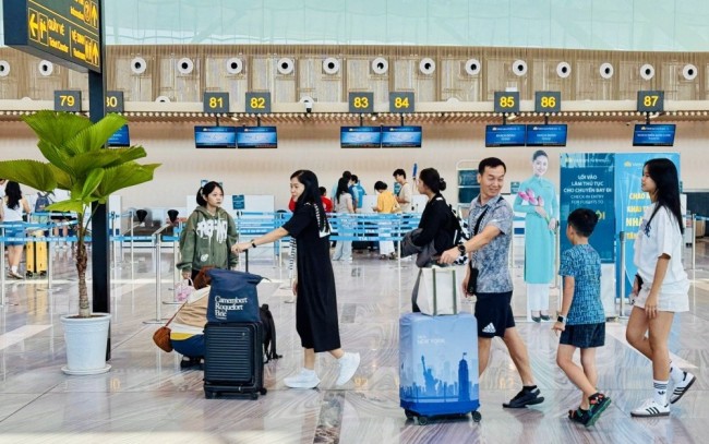 Giá vé máy bay dịp lễ 30/4 - 1/5 tăng chóng mặt