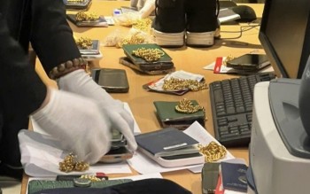 Ngưỡng 300g vàng, không khai báo khi nhập cảnh có thể vi phạm