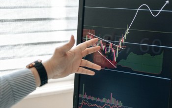 Thanh khoản thị trường chứng khoán quý I/2026 cải thiện rõ rệt