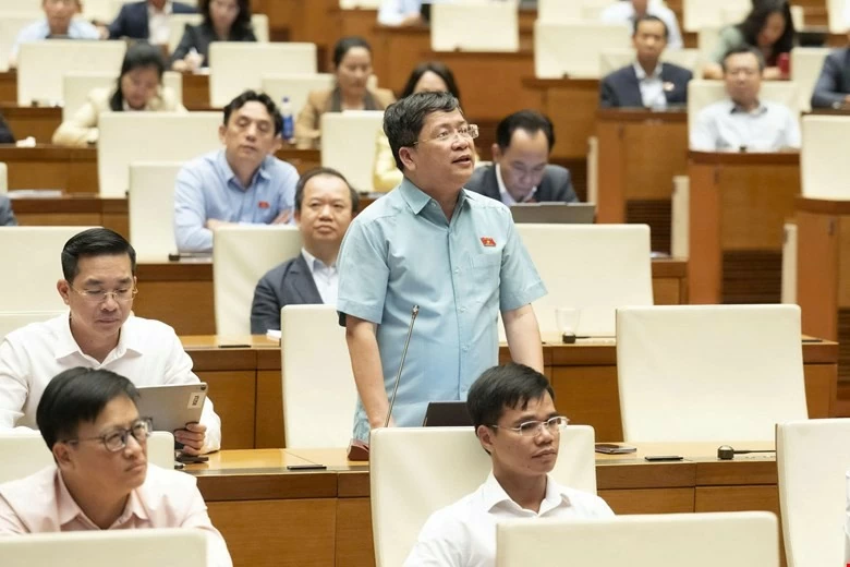 Giảm thuế xăng dầu: Giải pháp tình thế kịp thời và nhân văn Giảm thuế xăng dầu: Giải pháp tình thế kịp thời và nhân văn