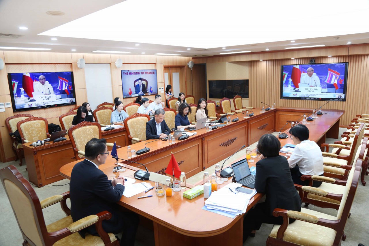 Hội nghị Bộ trưởng Tài chính và Thống đốc Ngân hàng Trung ương ASEAN lần thứ 13 thành công tốt đẹp Hội nghị Bộ trưởng Tài chính và Thống đốc Ngân hàng Trung ương ASEAN lần thứ 13 thành công tốt đẹp