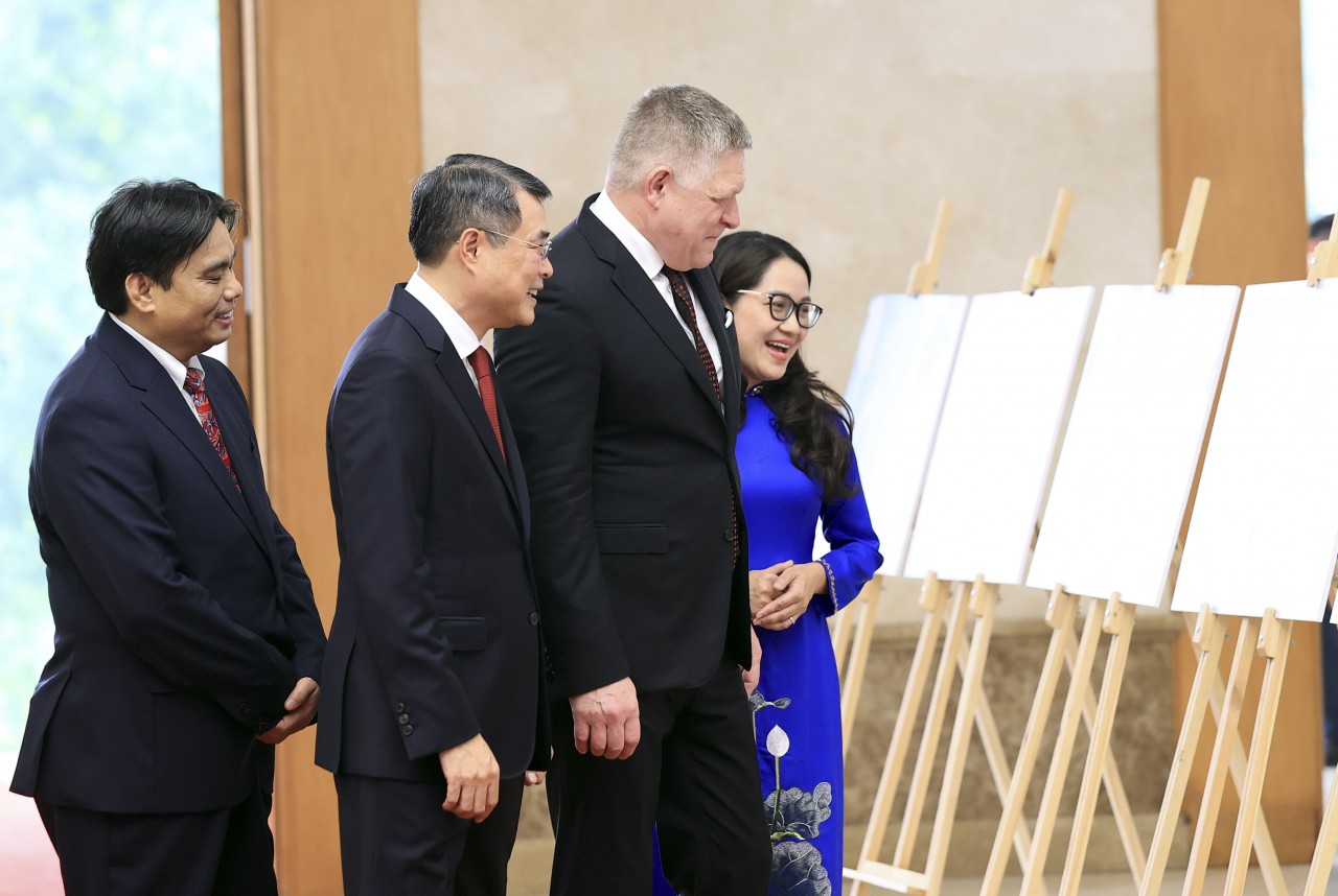 Thủ tướng Lê Minh Hưng chủ trì lễ đón Thủ tướng Slovakia Robert Fico