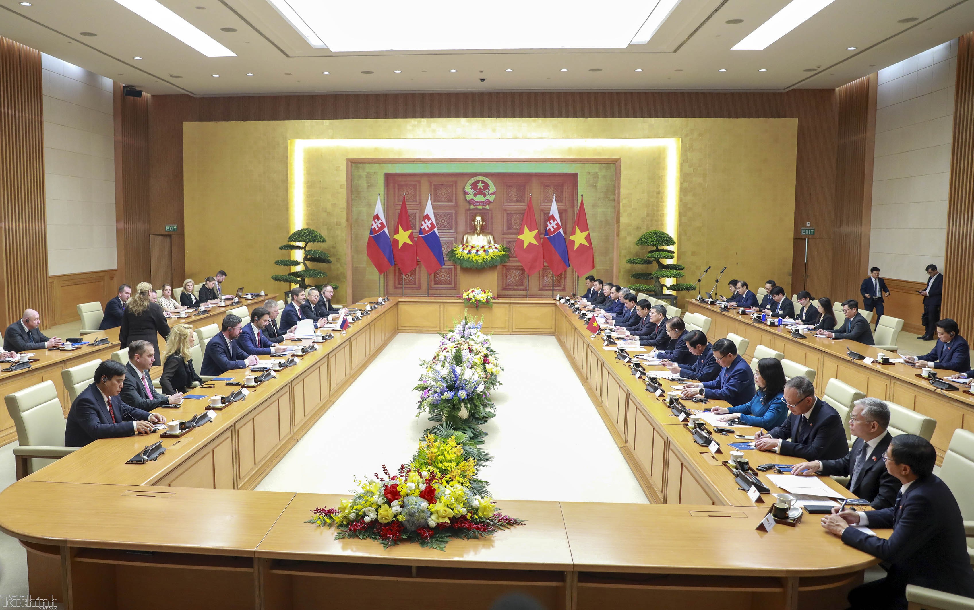 Thủ tướng Lê Minh Hưng chủ trì lễ đón Thủ tướng Slovakia Robert Fico