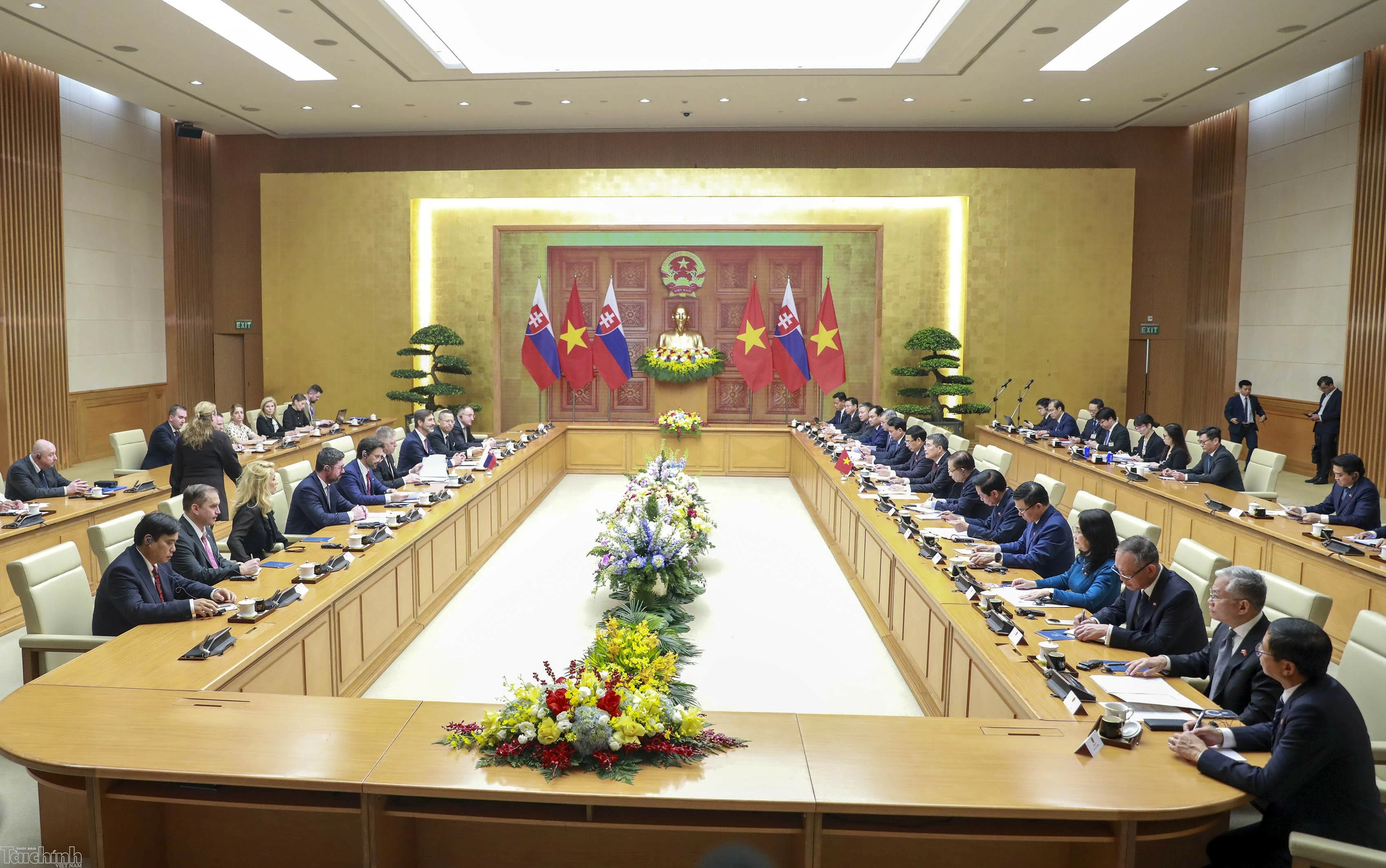 Thủ tướng Lê Minh Hưng chủ trì lễ đón Thủ tướng Slovakia Robert Fico