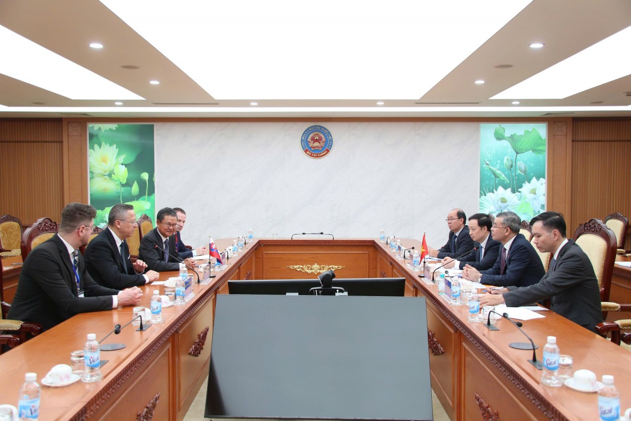 Bộ trưởng Ngô Văn Tuấn tiếp Bộ trưởng Bộ Tài chính Slovakia Ladislav Kamenický Bộ trưởng Ngô Văn Tuấn tiếp Bộ trưởng Bộ Tài chính Slovakia Ladislav Kamenický