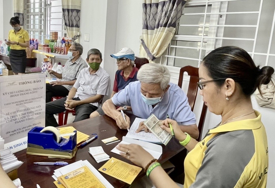 Đề xuất nâng mức trợ cấp xã hội và trợ cấp hưu trí xã hội lên 600.000 đồng/tháng