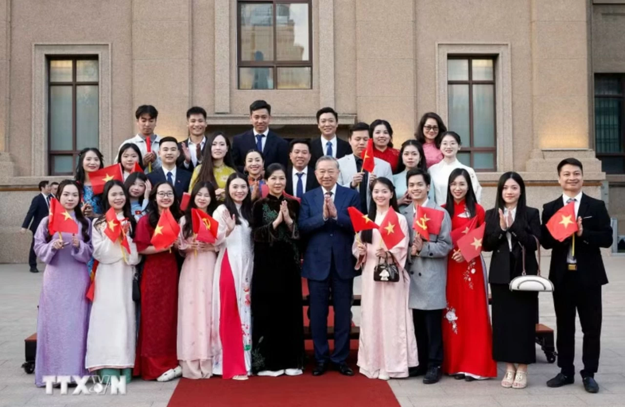 Tổng Bí thư, Chủ tịch nước Tô Lâm gặp gỡ cộng đồng người Việt Nam tại Trung Quốc