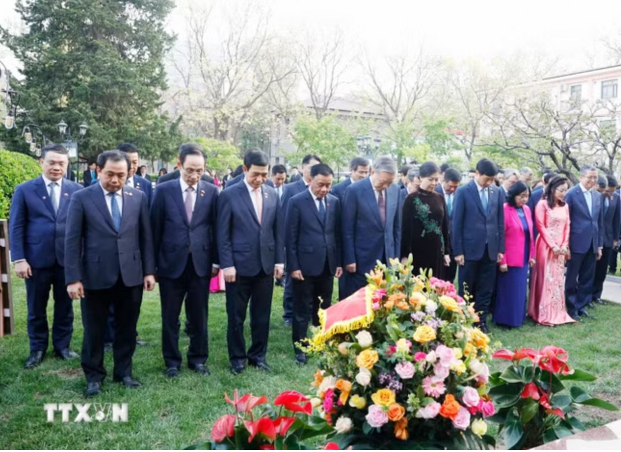 Tổng Bí thư, Chủ tịch nước Tô Lâm gặp gỡ cộng đồng người Việt Nam tại Trung Quốc