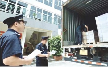 Hải quan khu vực IV thu hơn 2,1 tỷ đồng từ chống buôn lậu và hậu kiểm