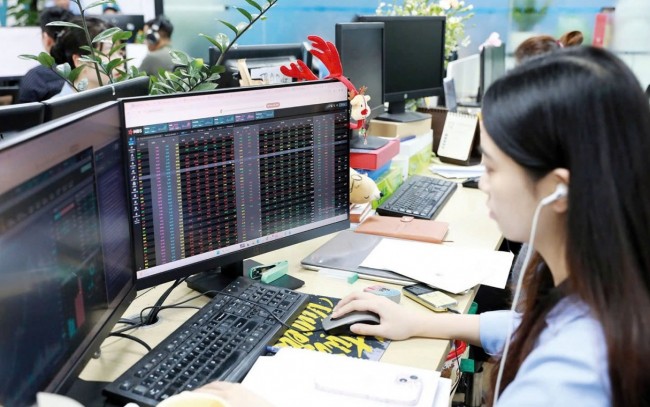 Áp lực pha loãng phía sau làn sóng tăng vốn công ty chứng khoán