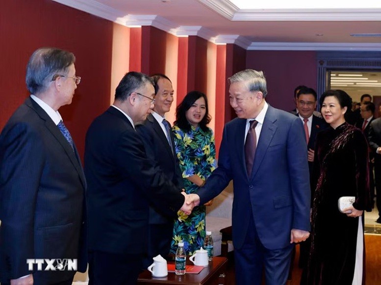 Tổng Bí thư, Chủ tịch nước Tô Lâm gặp mặt thân nhân các tướng lĩnh, chuyên gia, nhân sĩ hữu nghị Việt Nam - Trung Quốc Tổng Bí thư, Chủ tịch nước Tô Lâm gặp mặt thân nhân các tướng lĩnh, chuyên gia, nhân sĩ hữu nghị Việt Nam - Trung Quốc