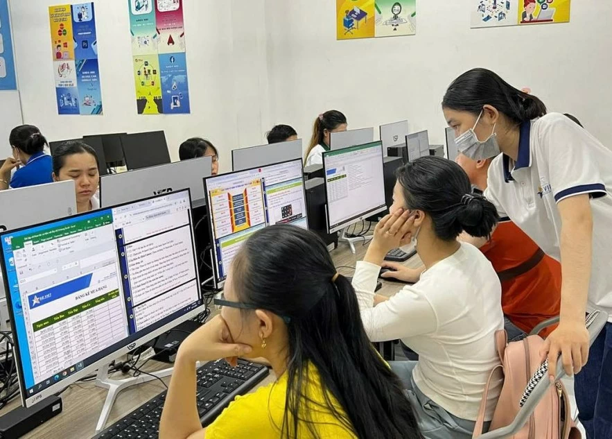 11,5 triệu lao động Việt Nam bị tác động bởi AI, nhưng chưa có nguy cơ mất việc hàng loạt 11,5 triệu lao động Việt Nam bị tác động bởi AI, nhưng chưa có nguy cơ mất việc hàng loạt