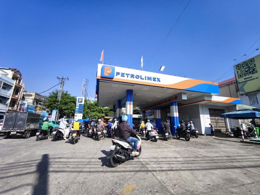 Theo Công ty TNHH MTV Petrolimex Gia Lai, trong quý I/2026, tổng sản lượng xăng dầu xuất bán trực tiếp đạt 113.547 m3, tăng 19% so với cùng kỳ, đạt 26% kế hoạch; trong đó kênh bán lẻ tiếp tục giữ vai trò chủ lực.