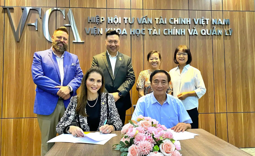 Phát triển đội ngũ tư vấn tài chính, tạo nền tảng cho Trung tâm Tài chính quốc tế Phát triển đội ngũ tư vấn tài chính, tạo nền tảng cho Trung tâm Tài chính quốc tế