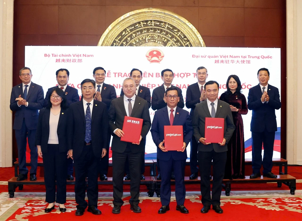 Vietjet và SPDB Financial Leasing ký kết thoả thuận tài trợ thuê mua 10 tàu bay Comac Vietjet và SPDB Financial Leasing ký kết thoả thuận tài trợ thuê mua 10 tàu bay Comac