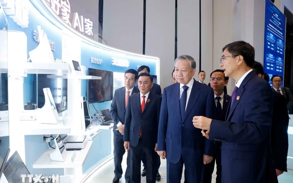 Tổng Bí thư, Chủ tịch nước Tô Lâm tham quan Trung tâm trí tuệ nhân tạo Trung Quốc - ASEAN