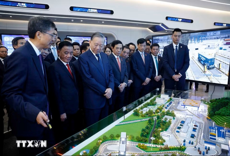 Tổng Bí thư, Chủ tịch nước Tô Lâm tham quan Trung tâm trí tuệ nhân tạo Trung Quốc-ASEAN