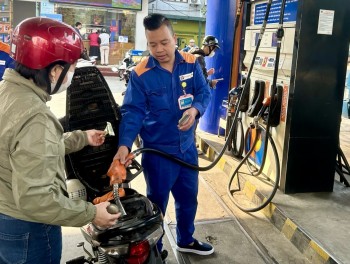 Xuất khẩu xăng dầu giảm sâu, nhập khẩu tăng mạnh phục vụ sản xuất