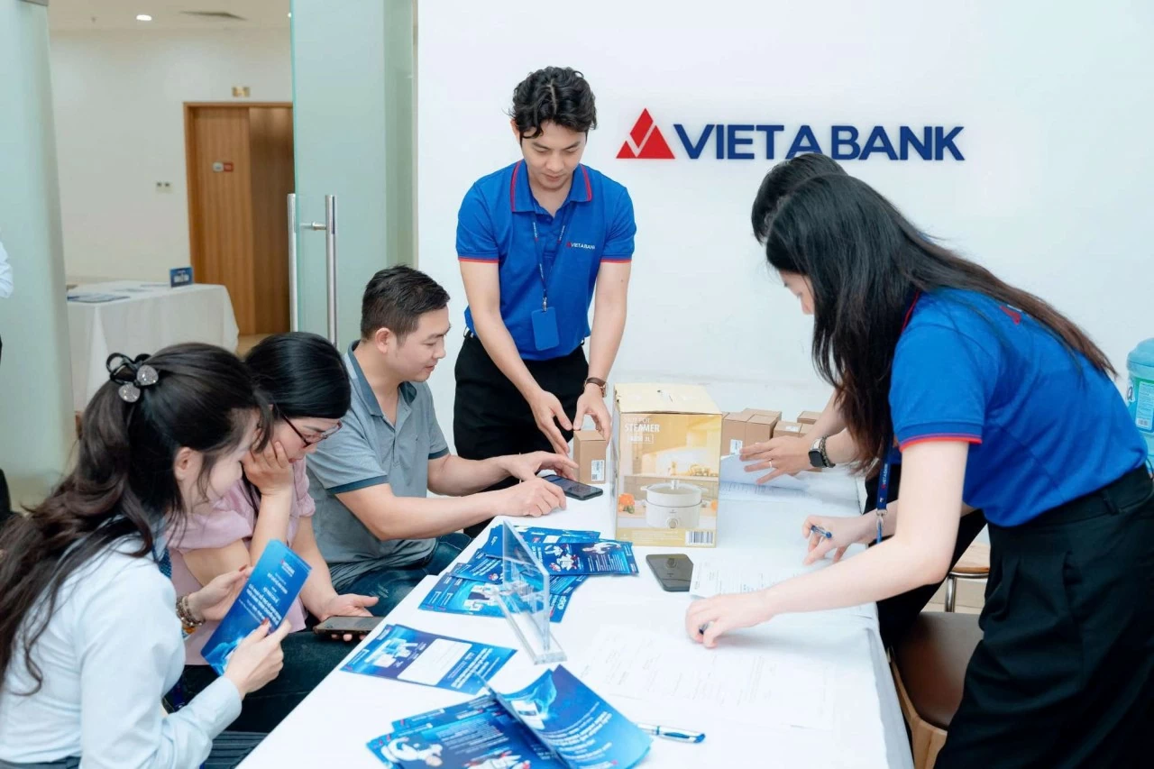 VietABank lãi quý I/2026 tăng vọt 44% nhờ thu ngoài lãi khởi sắc VietABank lãi quý I/2026 tăng vọt 44% nhờ thu ngoài lãi khởi sắc
