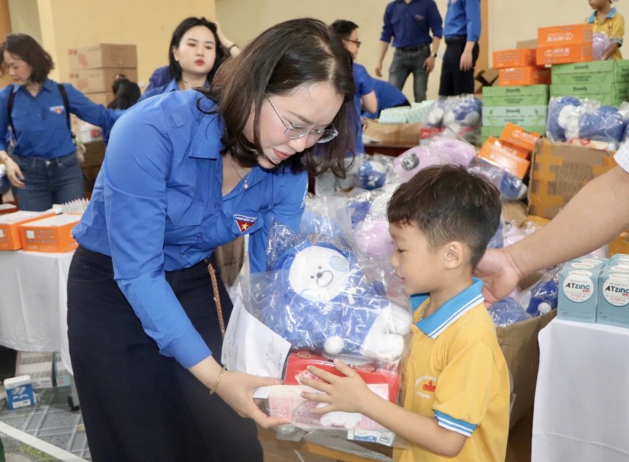 Phát huy vai trò xung kích, thanh niên ngành Tài chính đồng hành cùng trẻ em vùng khó