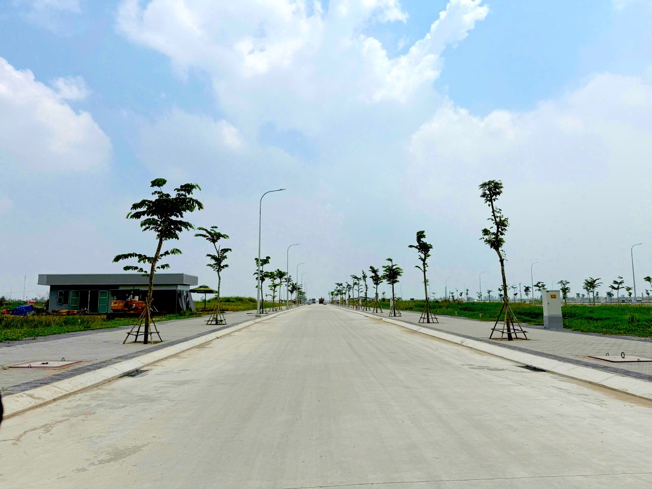 Lãi suất thả nổi chạm mức 14 - 16%, tạo áp lực lớn lên người mua bất động sản