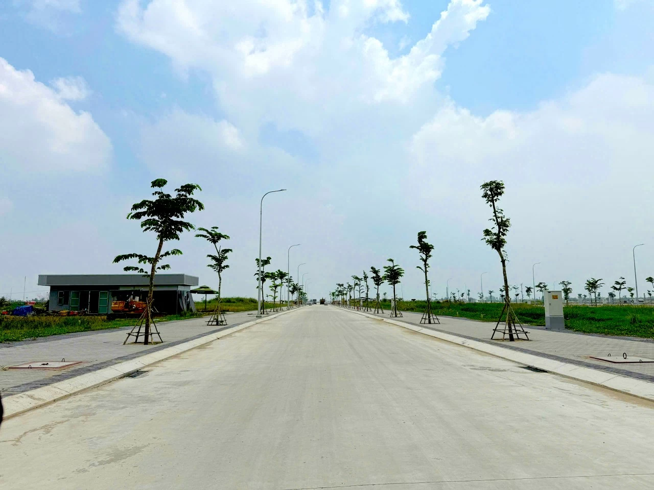 Lãi suất thả nổi tạo áp lực tài chính lớn lên người mua bất động sản Lãi suất thả nổi chạm mức 14 - 16%, tạo áp lực lớn lên người mua bất động sản