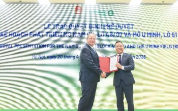 Petrovietnam/PV GAS ký kết và trao các văn kiện dự án phát triển mỏ Nam Du - U Minh, góp phần đảm bảo an ninh năng lượng quốc gia