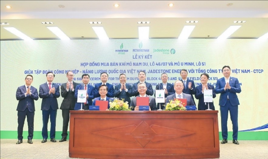 Petrovietnam/PV GAS ký kết và trao các văn kiện dự án phát triển mỏ Nam Du - U Minh, góp phần đảm bảo an ninh năng lượng quốc gia