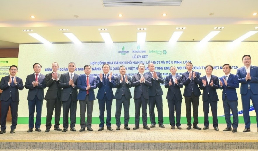Petrovietnam/PV GAS ký kết và trao các văn kiện dự án phát triển mỏ Nam Du - U Minh, góp phần đảm bảo an ninh năng lượng quốc gia